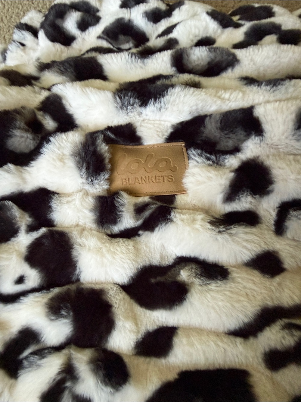 lola Faux Fur Leopard Throw - Black & White